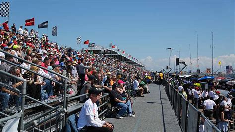 St. pete grand prix - Mar 5, 2024 · The Firestone Grand Prix of St. Petersburg is back this weekend for the IndyCar Series’ traditional season opener. The three-day event starts Friday and ends with Sunday’s 100-lap IndyCar race ... 